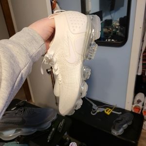 Nike Air Vapormax Flyknit 2.0 size 11, Colorway, Tripple White